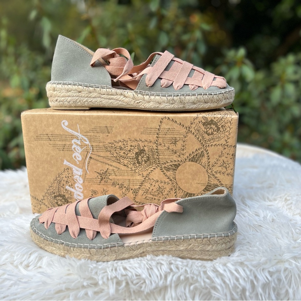 🆕   Free People Stylish Gray and Peach Espadrilles Size 40